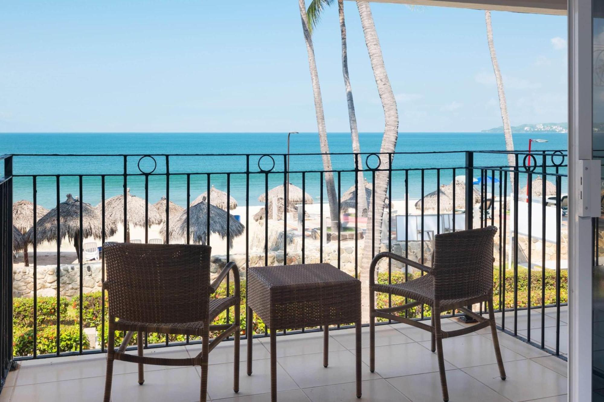 King Room Ocean Front View,1758340286:JPEG